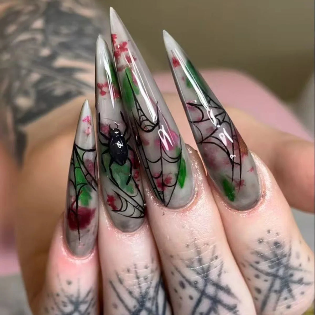 24pcs Sliver Spider Design Fake Nail Halloween Gothic Punk False Nail Tips Wearable European Heavy Metal Almond Press on Nails
