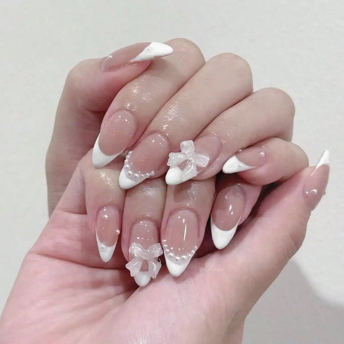 24 pieces wearing nail almond shape white French pointed pearl bow removable nail patch fake nail nails