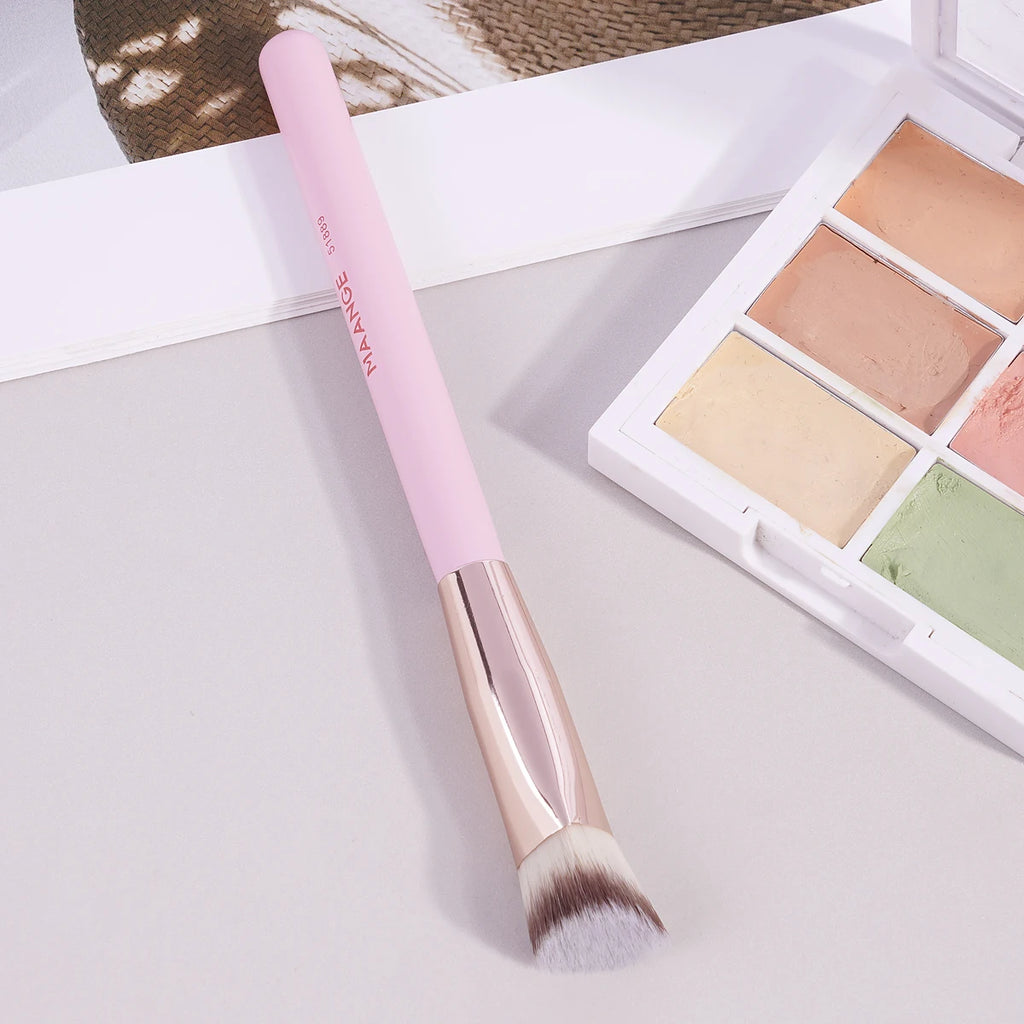 MAANGE Under Eye Concealer Makeup Brush Triangle Foundation Brush for Liquid Cream Blending Concealing Cosmetic Makeup Tools
