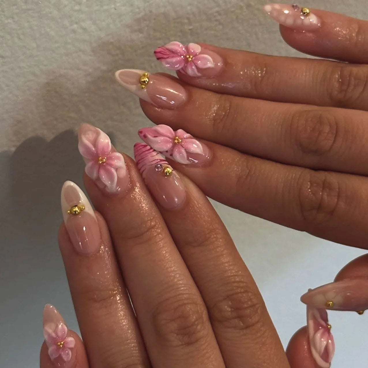 24pcs Tropical Flower Press On Nails Colorful French 3D Crystal Butterfly Shells Pattern Printed False Nails Almond Fake Nail