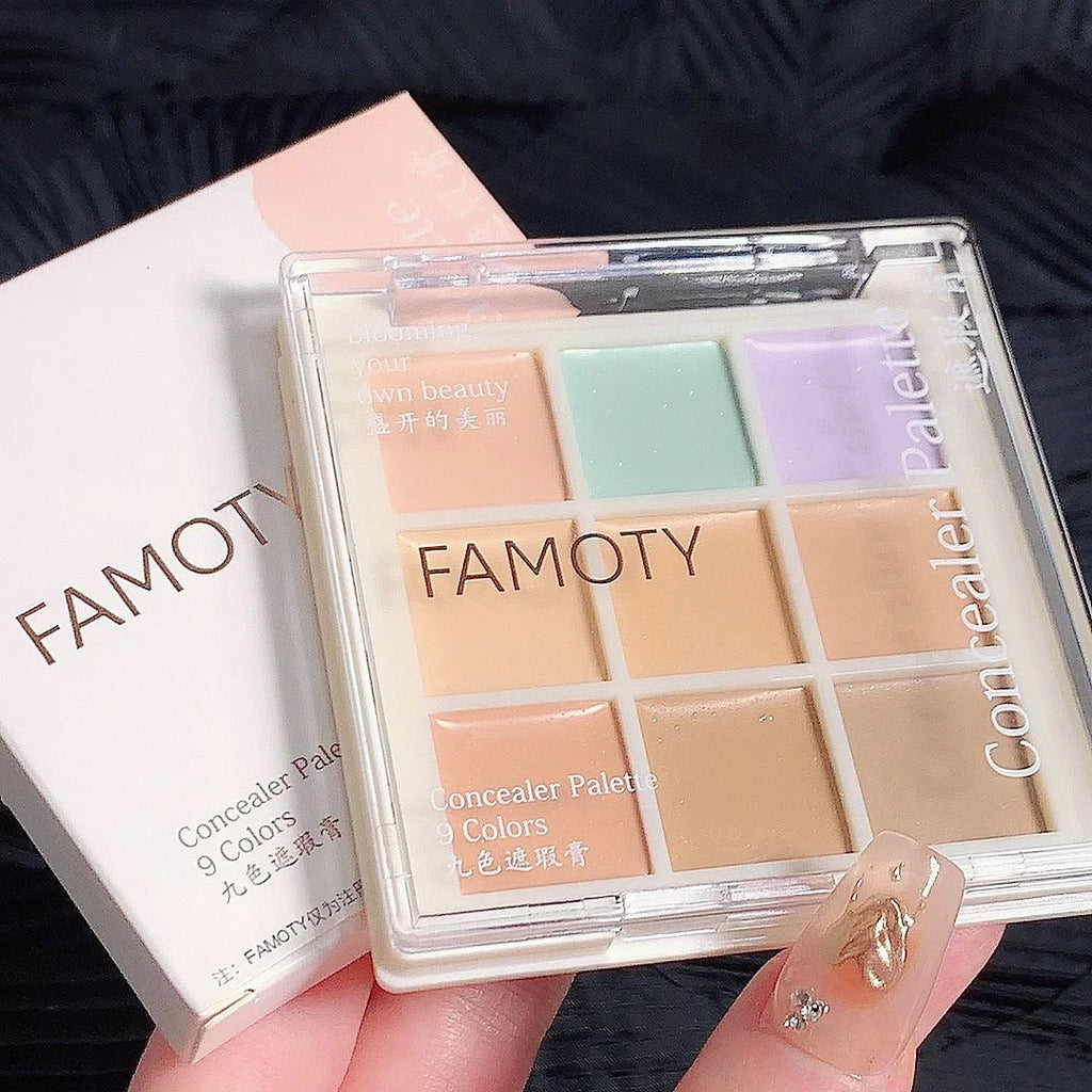 The 9-color concealer for freckles, acne marks, dark circles, and tear troughs brightens the skin tone. The 9-color concealer la
