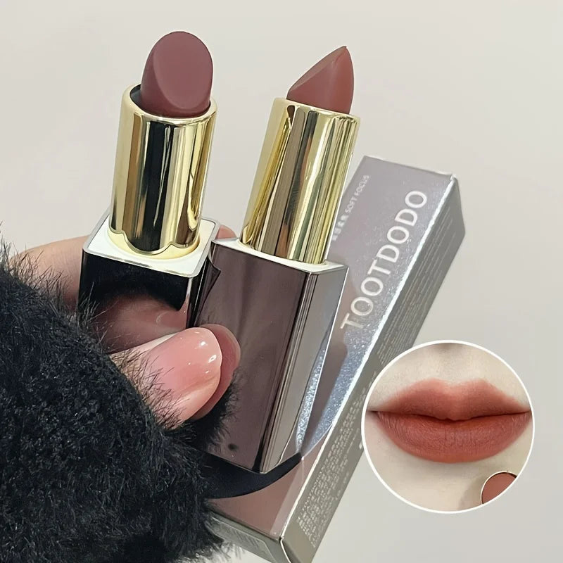 Available in 3 shades Matte Lipstick Matte Velvet Waterproof Non-fading lip gloss that enhances color and brightens lips Suitabl