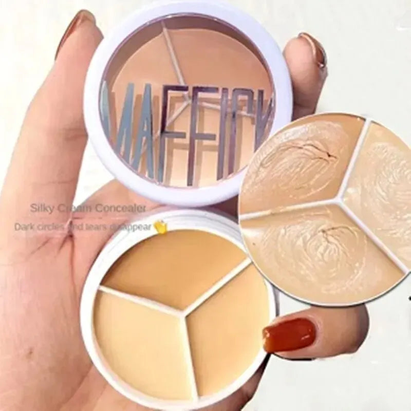 3-Color Concealer Palette Professionally Covers Dark Circles Around Eyes and Face