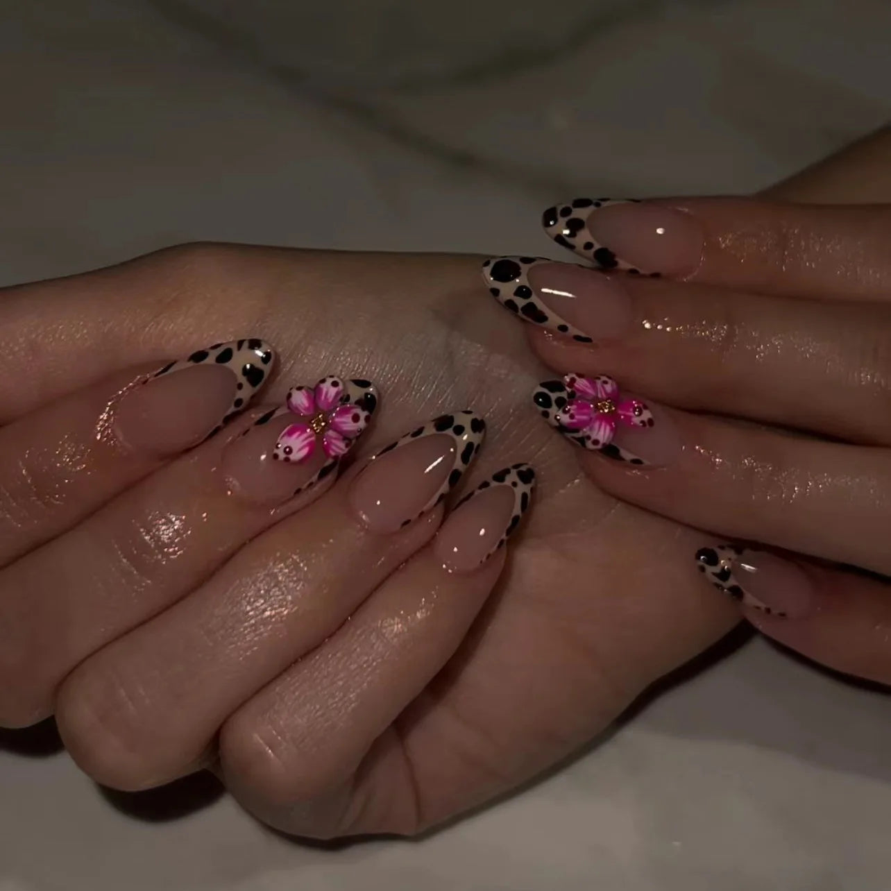 24pcs Brown French Leopard Print Press On Nails Stereo Pink Flower Designs Autumn False Nails Sweet Cool Almond Fake Nail Tips