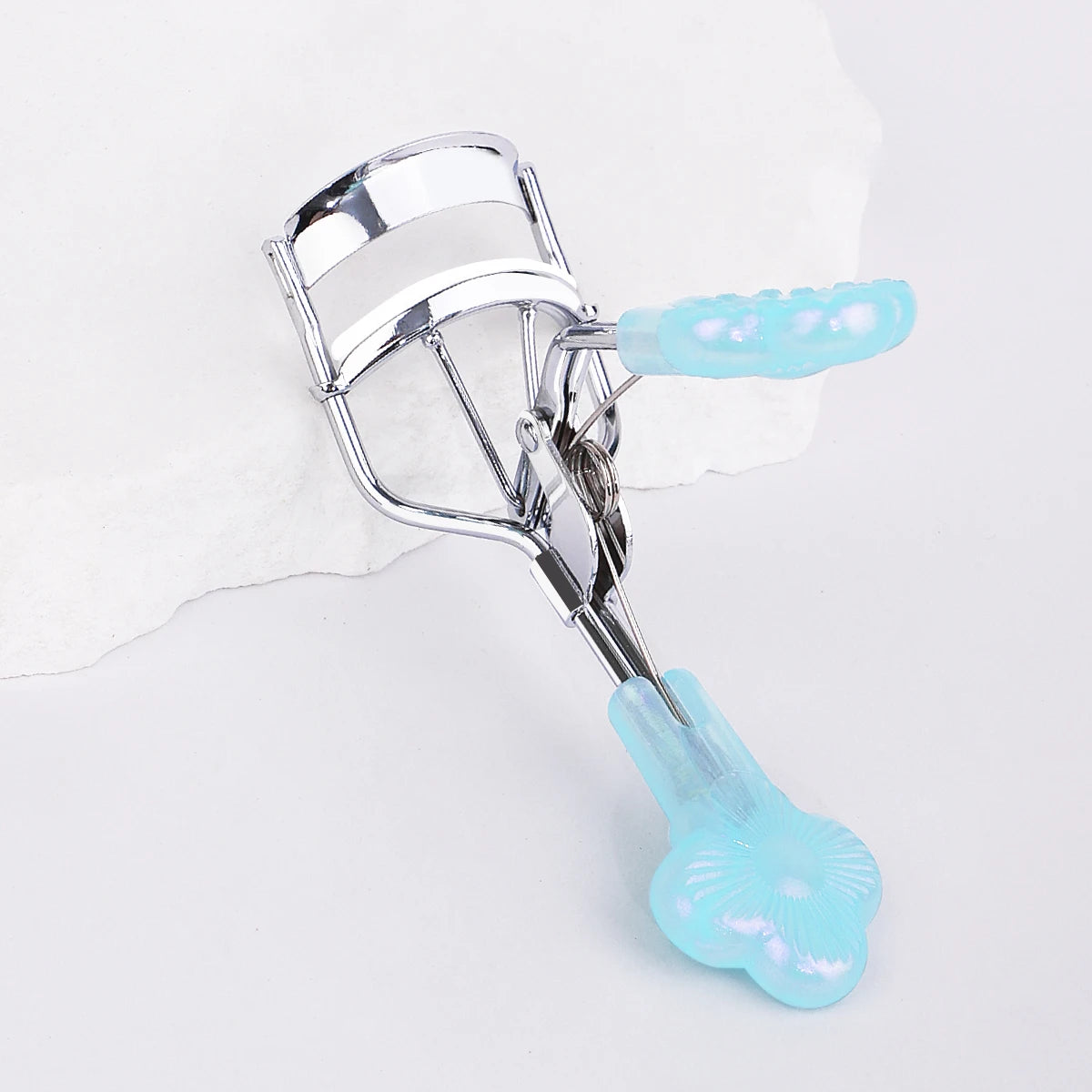 1 portable stainless steel eyelash curler with exquisite handle and long-lasting eyelash curling, suitable for beginners