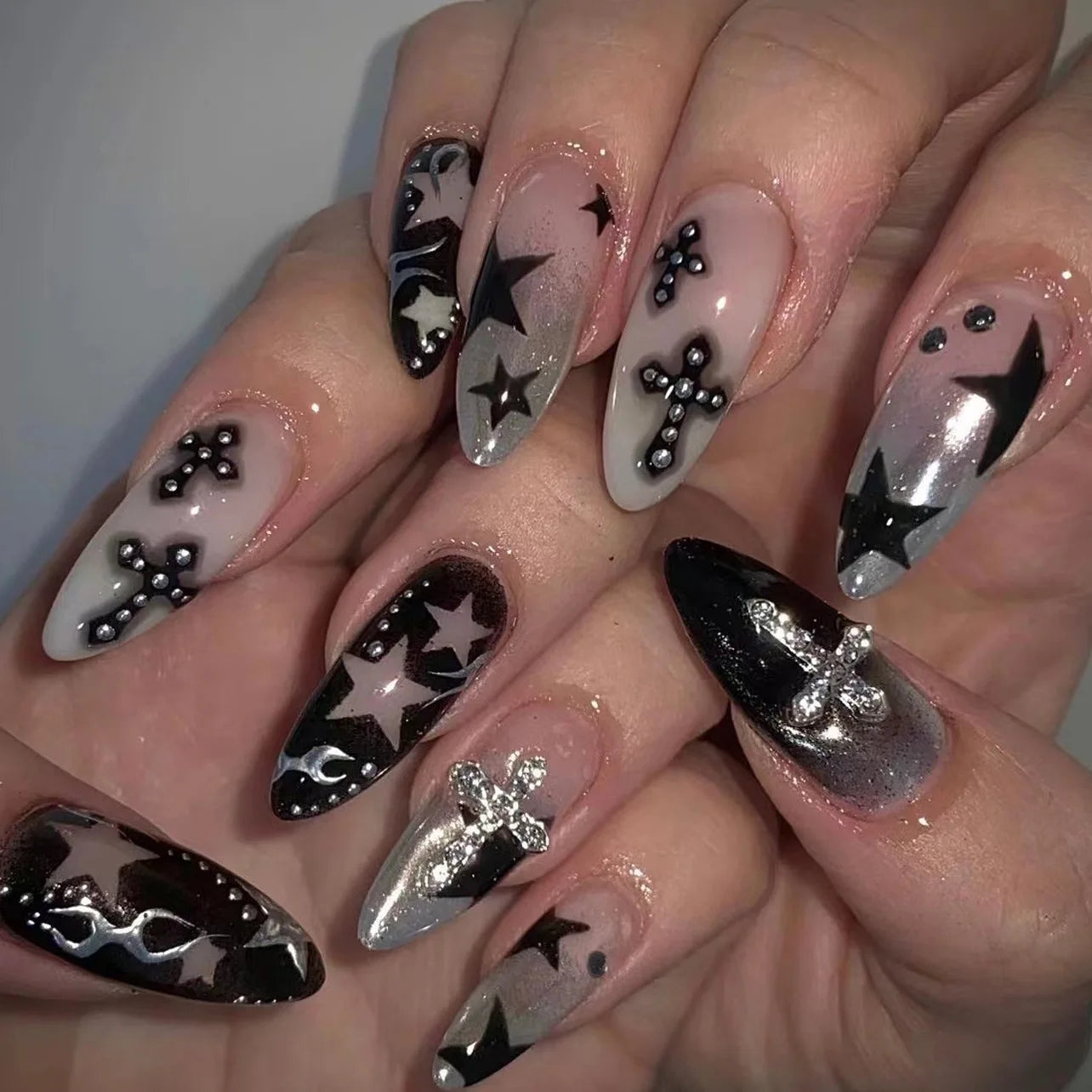 24pcs Sliver Spider Design Fake Nail Halloween Gothic Punk False Nail Tips Wearable European Heavy Metal Almond Press on Nails