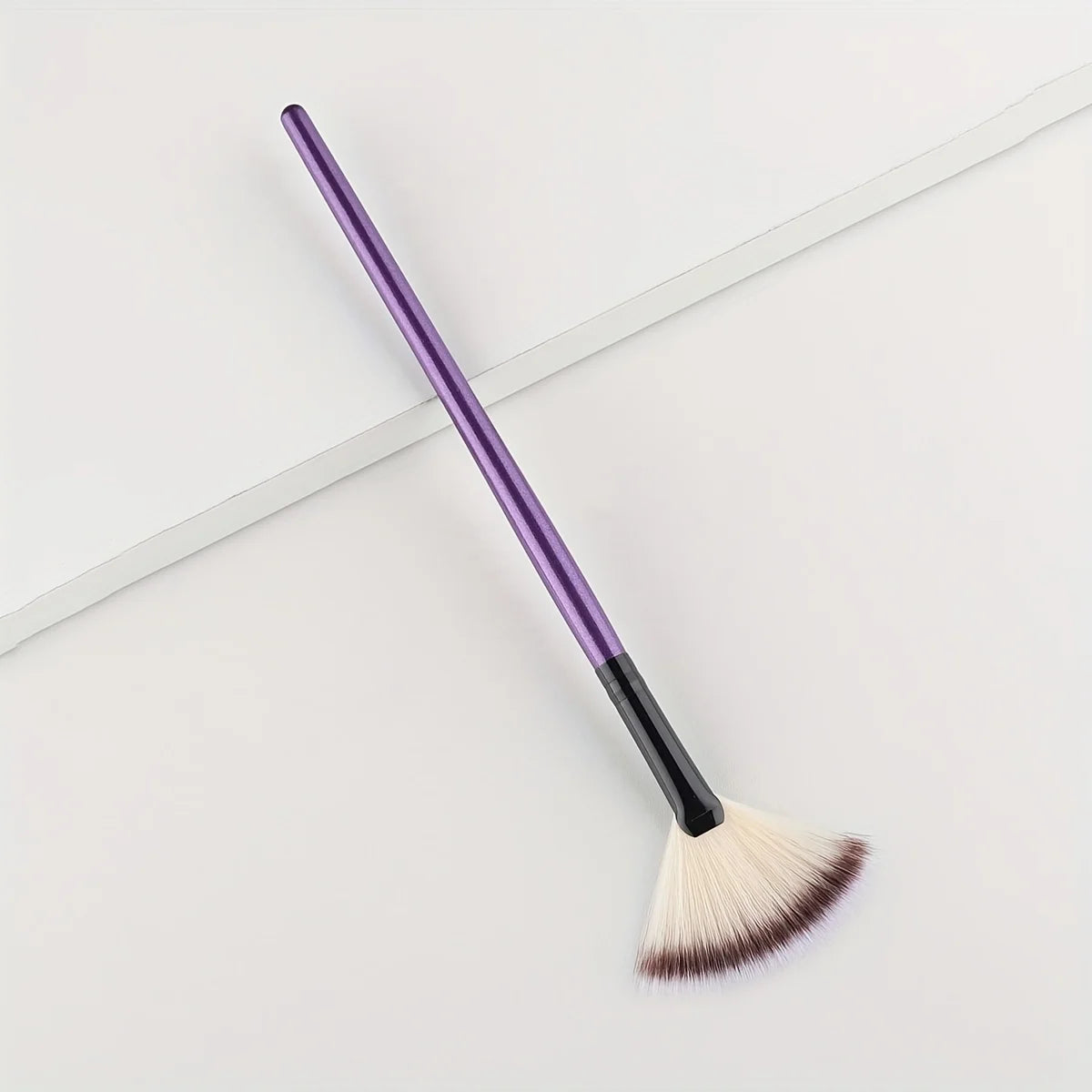 1pc Fan Shaped Highlight Brush Contour Brush Blending Highlighter Makeup Brush Face Loose Powder Brush Cosmetic Beauty Tools