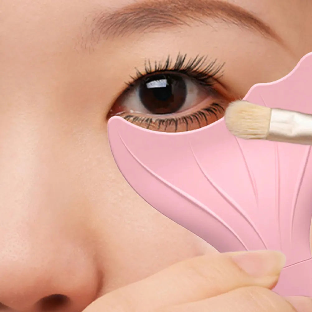 Eyeliner Drawing Aid Silicone Stencil Tool Fits Eye Shape for Professional Beginner Use Easy Wipe Clean Water Washable Eye