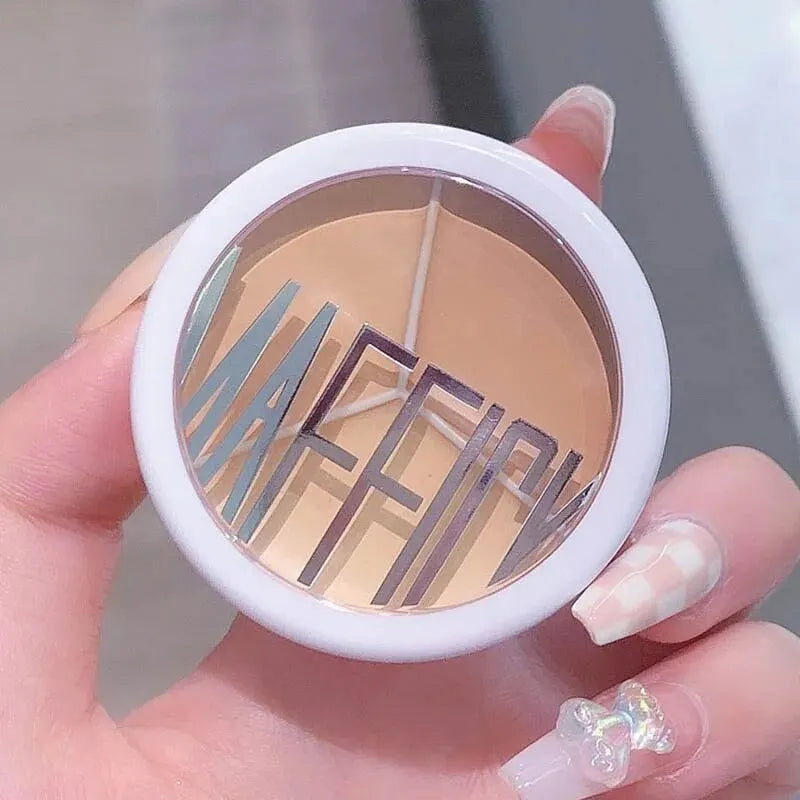 3-Color Concealer Palette Professionally Covers Dark Circles Around Eyes and Face