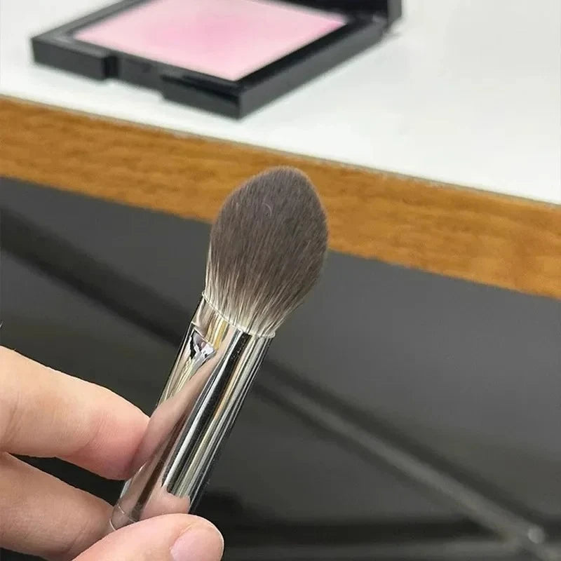 1/2Pcs Peach Heart Blusher Brush - Small Flat Precise for Powder/Cream/Liquid Blush, Makeup Tool