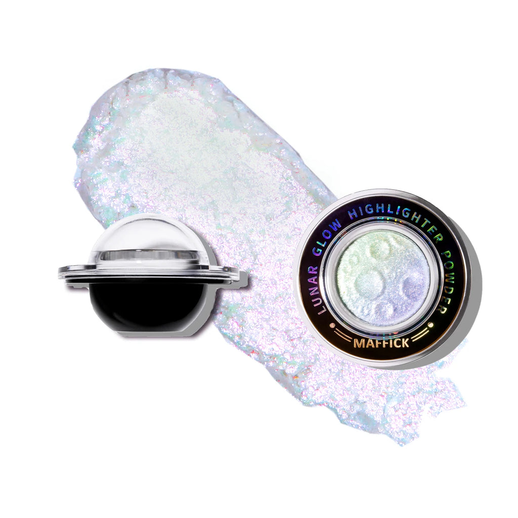 Planet highlighter powder brightens the whole body, with a burst of nasal shadows and a three-dimensional highlight on the face