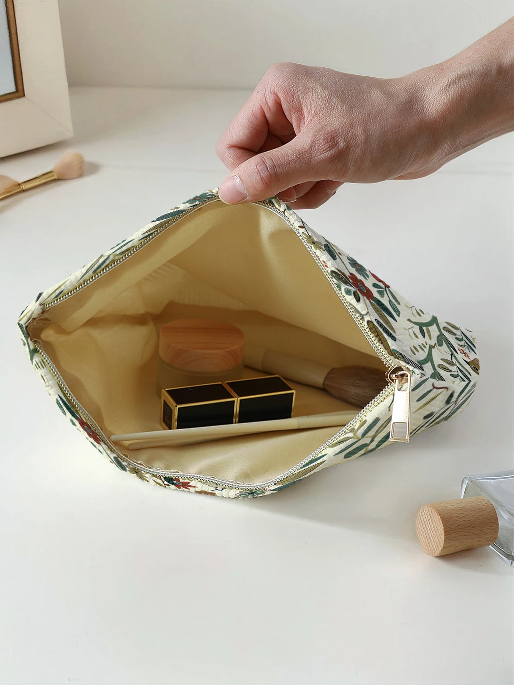 1pc，Branch bird pattern corduroy zipper makeup bag, lightweight and multifunctional cosmetic storage bag